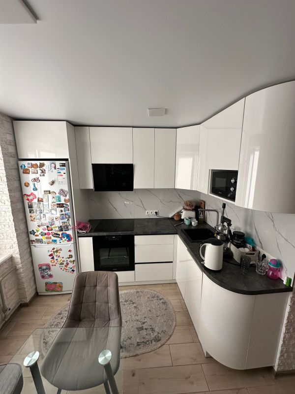 Продам 2к квартиру з ремонтом 54 м² на ж/м вул. Метробудівська 17