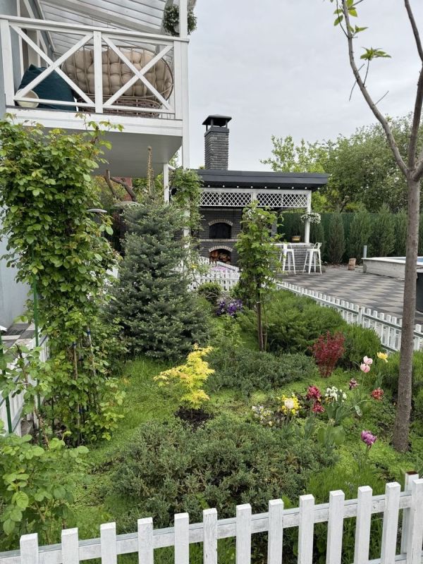 Продам дачний будинок зі своїм берегом з басейном та газовим опаленням