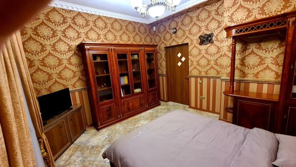 Продам 2к квартиру  50 м² со своим газовым отоплением, ремонтом на рабочей, сталинка