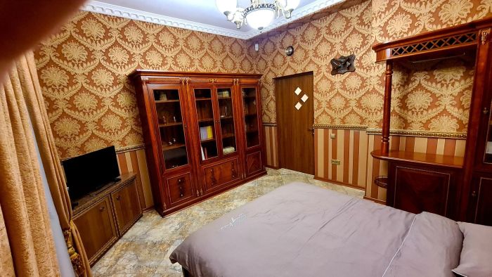 Продам 2к квартиру  50 м² со своим газовым отоплением, ремонтом на рабочей, сталинка