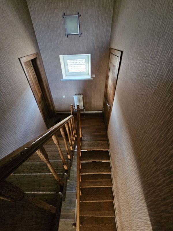 Продам будинок  178 м² 3 соткі в районі ресторана Едбург вул. Далекосхідна