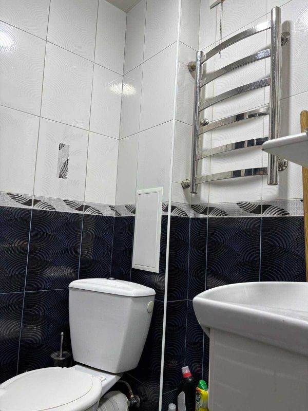 Продам 3к квартиру з ремонтом 69.50 м² на ж/м Парус-1