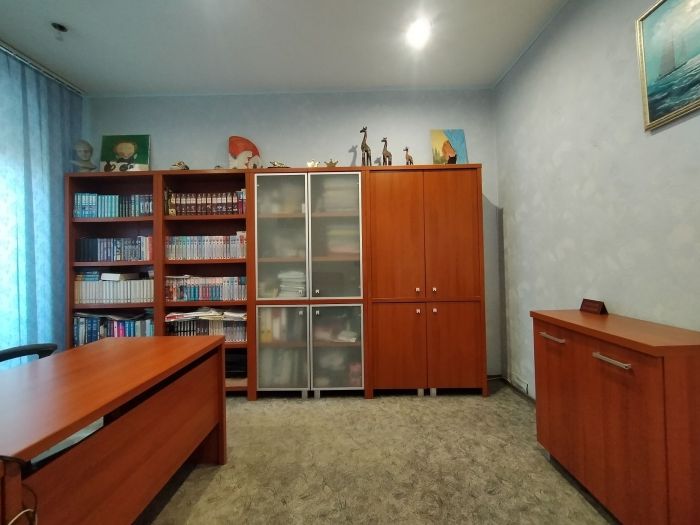 Продам 3-х уровневую квартитру (3 этажа) в центрі пр. Леси Украинки