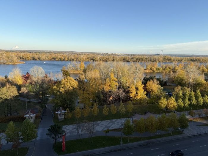 Продам простора 1-кімнатна квартира площею 46,5 м² з неймовірним видом на Дніпро ЖК “Фаворит”