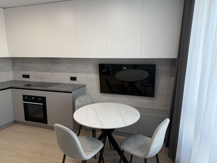 Продам простора 1-кімнатна квартира площею 46,5 м² з неймовірним видом на Дніпро ЖК “Фаворит”