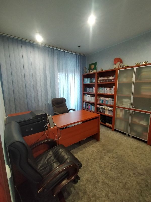 Продам 3-х уровневую квартитру (3 этажа) в центрі пр. Леси Украинки