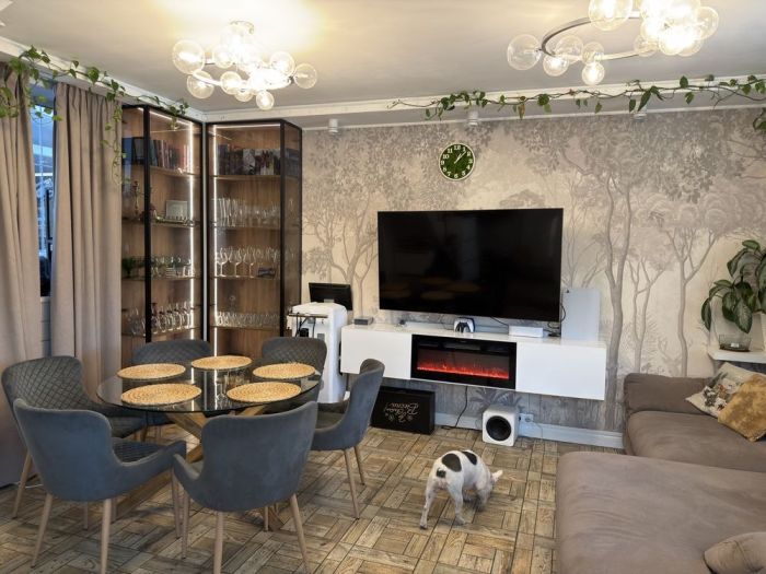 Продам дачний будинок зі своїм берегом з басейном та газовим опаленням