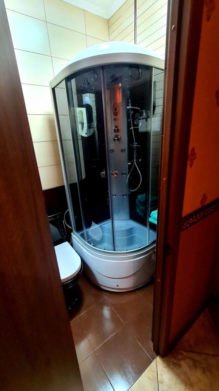 Продам 2к квартиру  50 м² со своим газовым отоплением, ремонтом на рабочей, сталинка