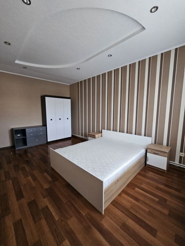 Продам будинок  178 м² 3 соткі в районі ресторана Едбург вул. Далекосхідна