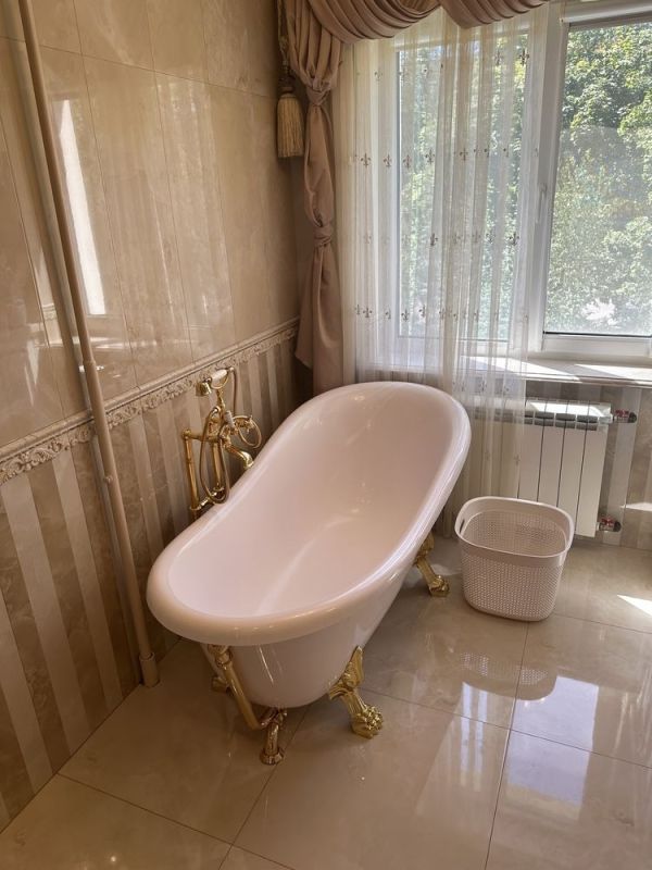 Продам эксклюзивную 3к квартиру  88.90 м² на ж/м Покровский с дизайнерским ремонтом