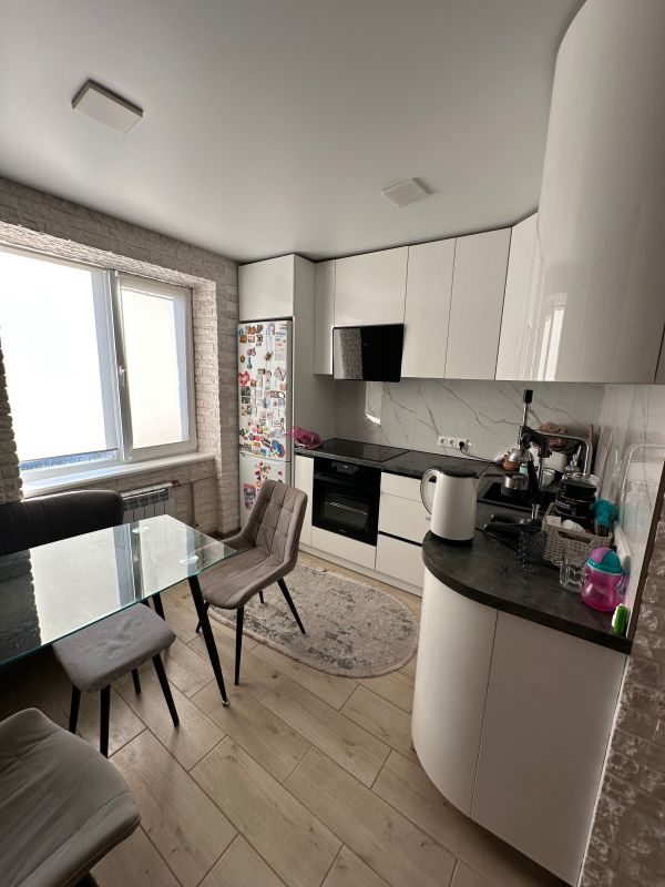 Продам 2к квартиру з ремонтом 54 м² на ж/м вул. Метробудівська 17