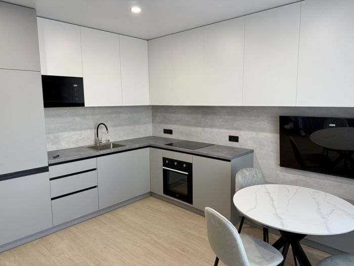 Продам простора 1-кімнатна квартира площею 46,5 м² з неймовірним видом на Дніпро ЖК “Фаворит”