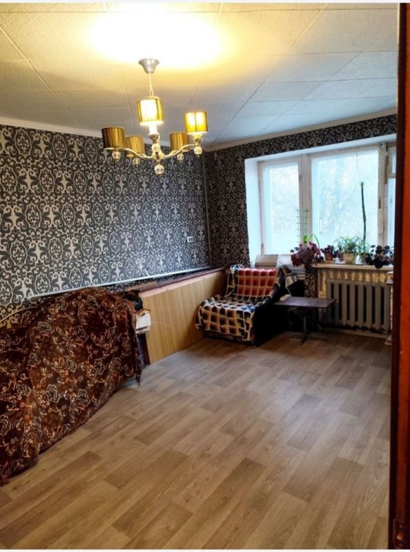 Продам 3к квартиру на Червоному Камні