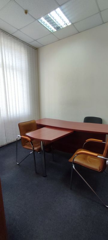 Сдам офис с мебелью район пл. Старомостовая (Островского)