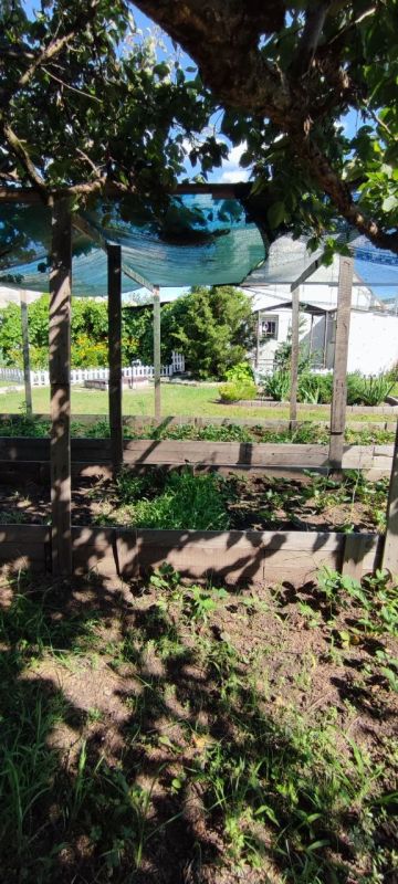 Продам будинок-дачу в чудовому місті 2 поверхи, опалення, вода в будінку 7 соток