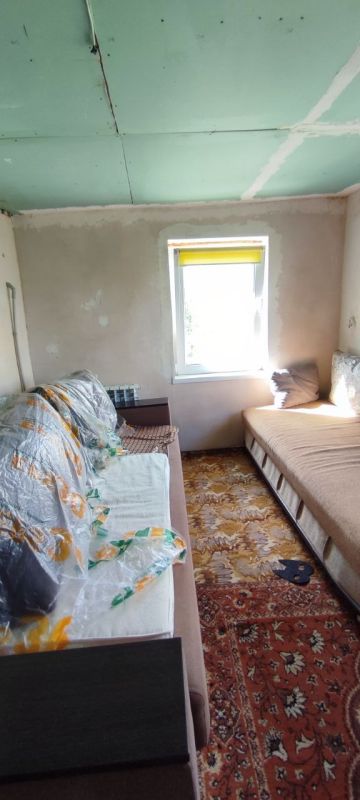 Продам будинок-дачу в чудовому місті 2 поверхи, опалення, вода в будінку 7 соток