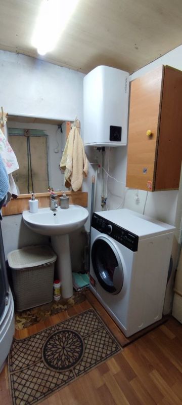Продам будинок-дачу в чудовому місті 2 поверхи, опалення, вода в будінку 7 соток