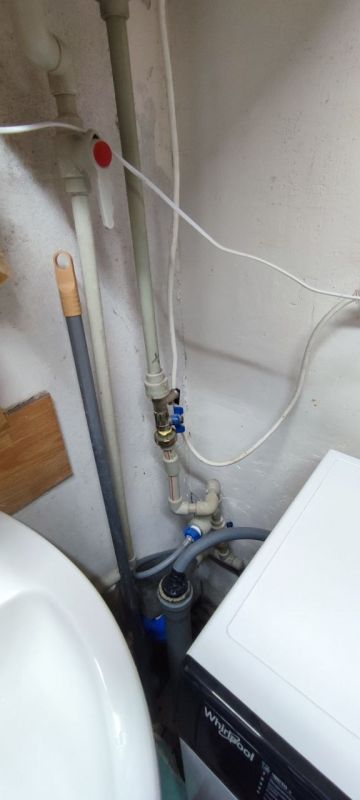 Продам будинок-дачу в чудовому місті 2 поверхи, опалення, вода в будінку 7 соток