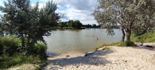 Продам будинок-дачу в чудовому місті 2 поверхи, опалення, вода в будінку 7 соток