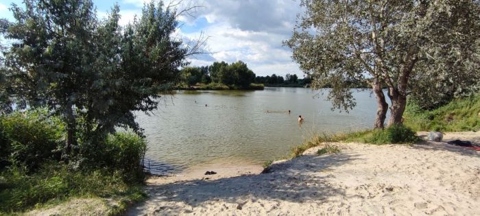 Продам будинок-дачу в чудовому місті 2 поверхи, опалення, вода в будінку 7 соток