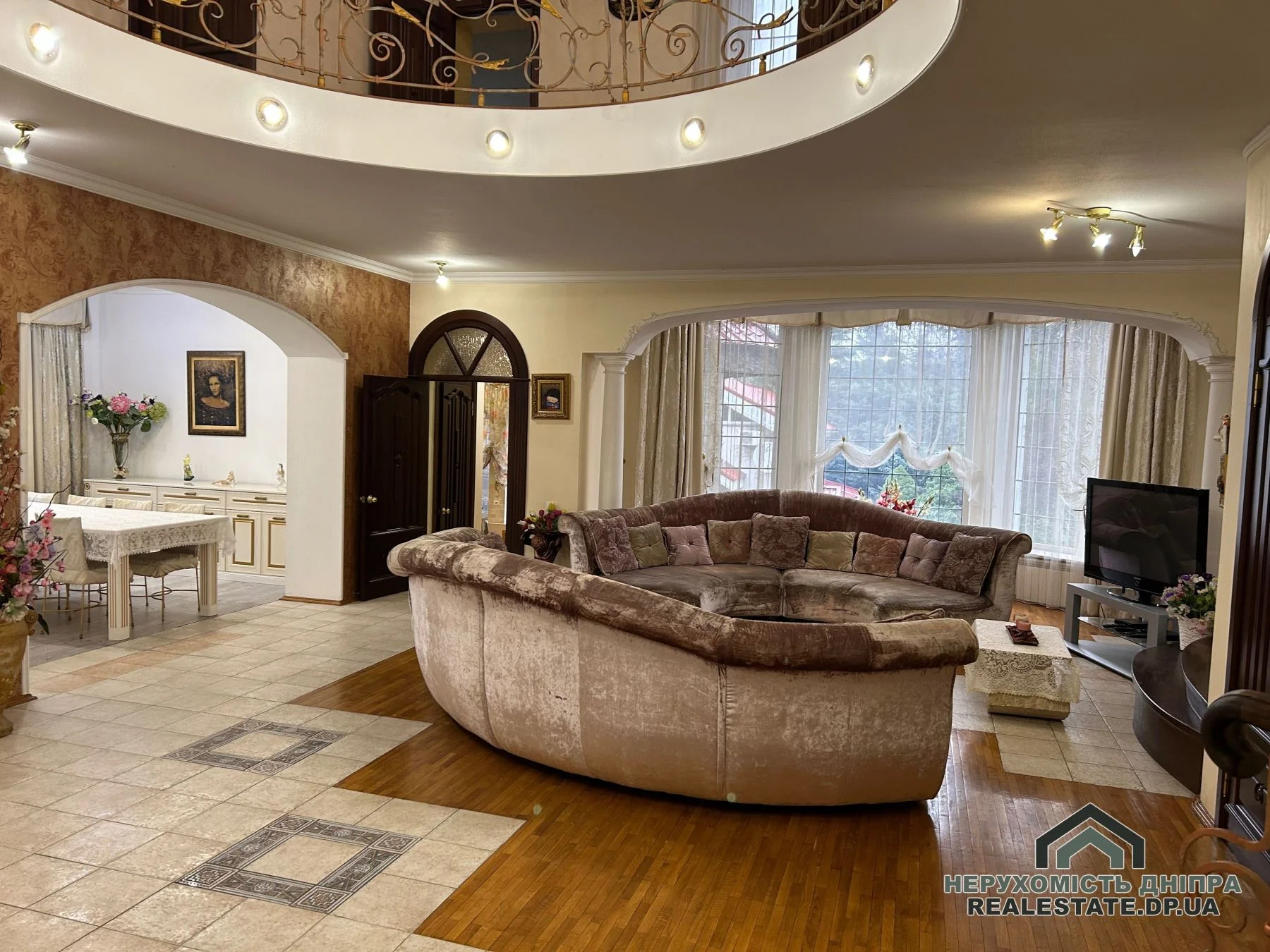 Здам чудовий будинок в центрі міста Дніпра. 7 кімнат, 450 м², ділянка 10 соток в районі ДІІТу