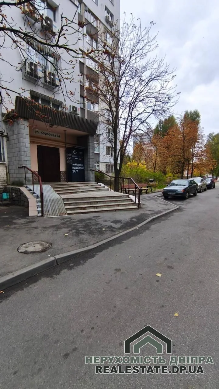 Продам 3к квартиру 61 м² Червоний камінь Коробова вул. 24 · 2