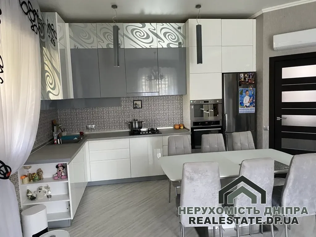 Продам новий будинок в Діївці по вул. Андрейченко 4к 8 соток 124.70 м² · 3