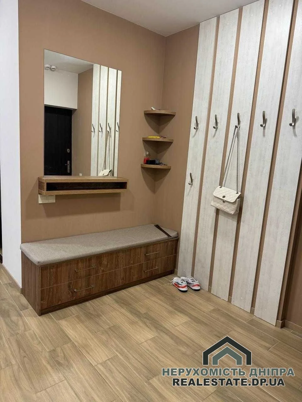 Продам 3 кімнатну квартиру 110 м ЖК Панорама, Нагірній ринок, парк Шевченко по вул. Сімферопольська · 3