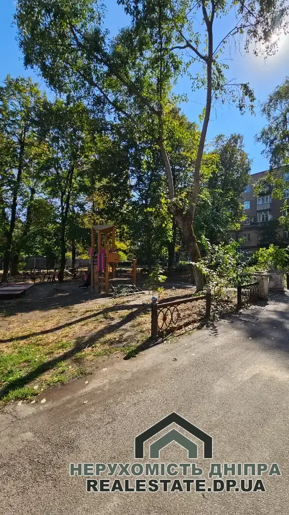 Продам 3кв. 71 м² Центр, сталинка · 3