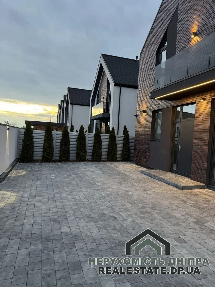 Продам будинок 5 кімнат 164 м² 4 соткі в містечку Золоті Ключі · 4