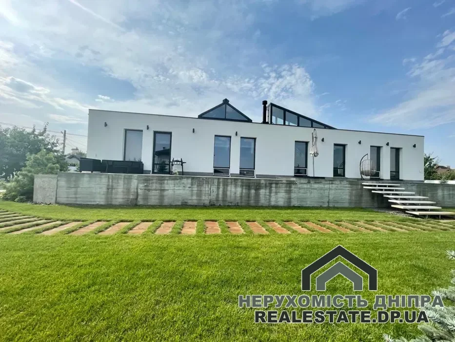 Продам 1 поверховий будинок 8 кімнат 400 м² на ділянці 12 соток на вул. Центральна у Слобожанському · 2