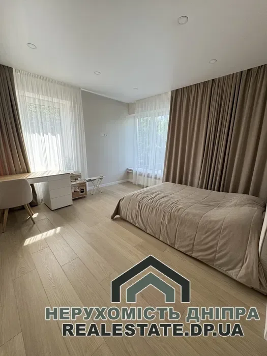 Продам гарний 2х поверховий будинок 211м² 8 соток в центрі міста Дніпро · 4