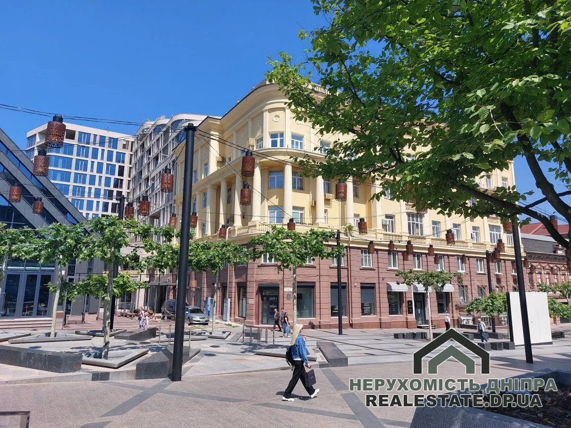 Продається 3-кімнатна квартира 72 м в самому центрі міста вул Короленко