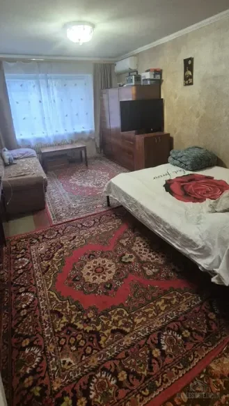 Трёхкомнатная квартира, ул. Максима Дия 8, Покровский, Днепр