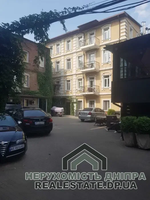 Продам 3-х кімнатну квартиру 90 м в центрі міста біля Менора · 2