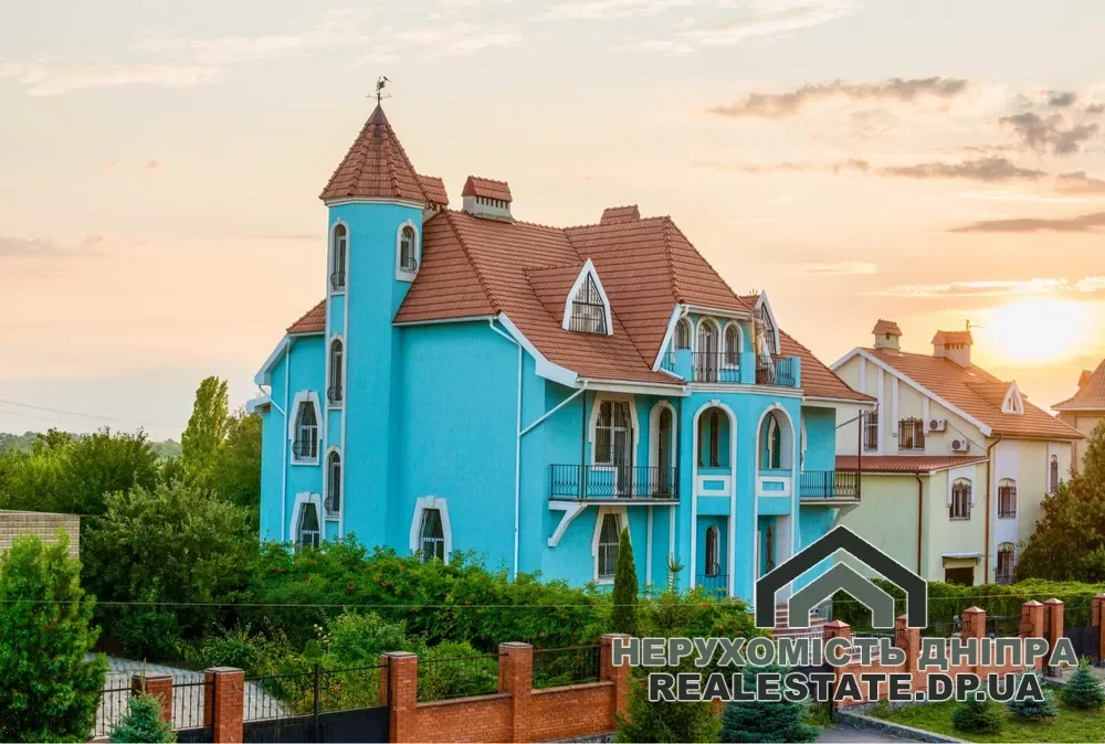 Продам казковий будинок 1014 м в котеджному містечку поруч з Победа 6
