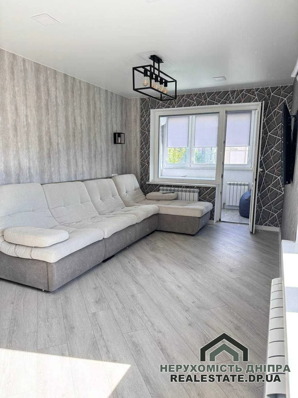 Продам квартиру в Дніпрі на жм Покровський 4 кімнати, 95 м² з ремонтом · 1