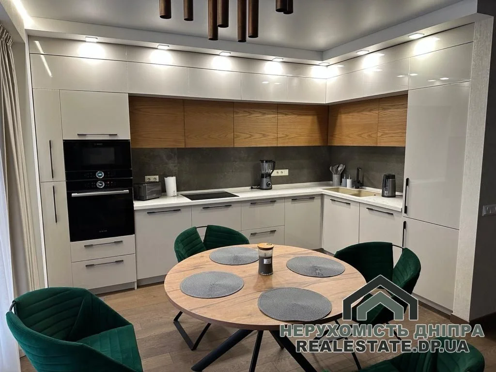 Продам чудову, дізайнерську 3к квартиру 77 м² в ЖК Пʼятий Континент, Перемога-4 на вул. Набережна Перемоги 112Д