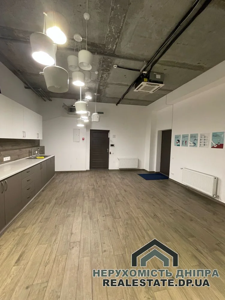 Оренда офісного приміщення 220 м² на 3 поверсі бізнес-центру "Магнезит" · 3