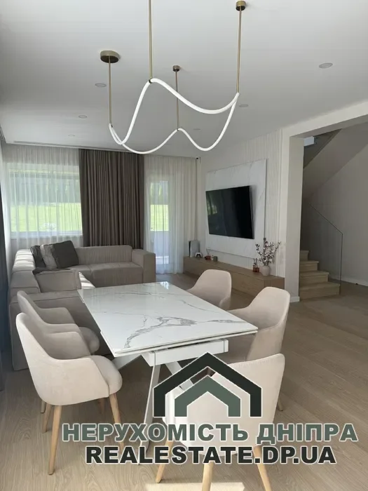 Продам гарний 2х поверховий будинок 211м² 8 соток в центрі міста Дніпро · 2