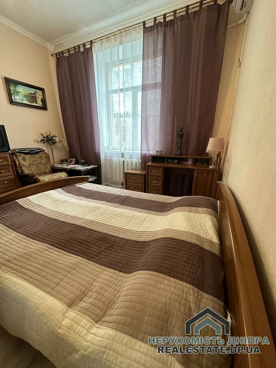 Продається 3-кімнатна квартира в самому центрі міста вул Короленко · 4