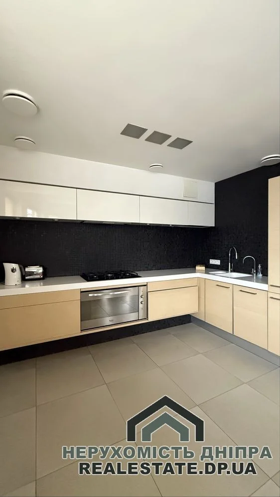 Здам 3к квартиру 300 м² в центрі міста площею 300м² з власною терасою на вул. Европейська · 4