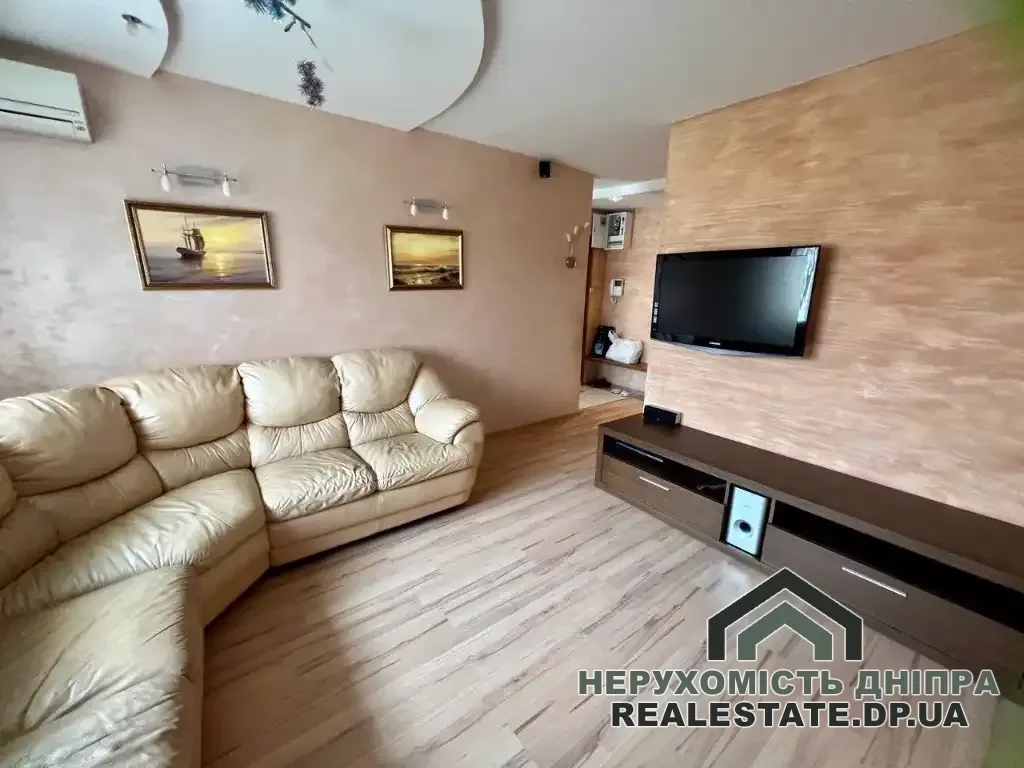 Продам 3к квартиру 67 м² Метробудівська вул. 12 · 1