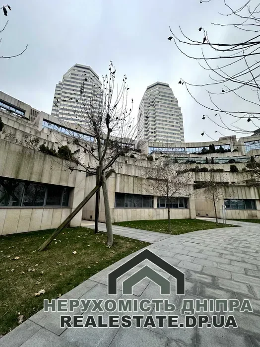 Продам 4к квартиру 228.5 м² в ЖК Амфітеатр
