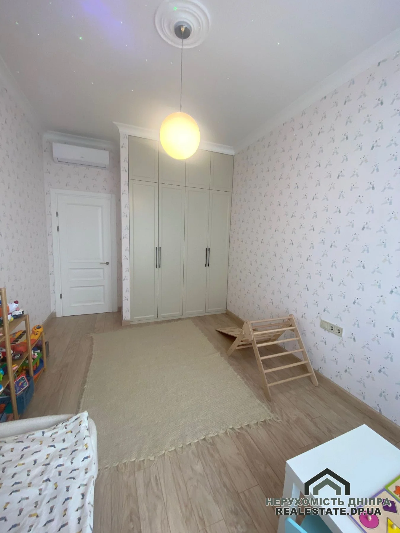Продам 3 кімнатну квартиру 82 м ЖК Панорама, Нагірній ринок, парк Шевченко по вул. Сімферопольська · 3