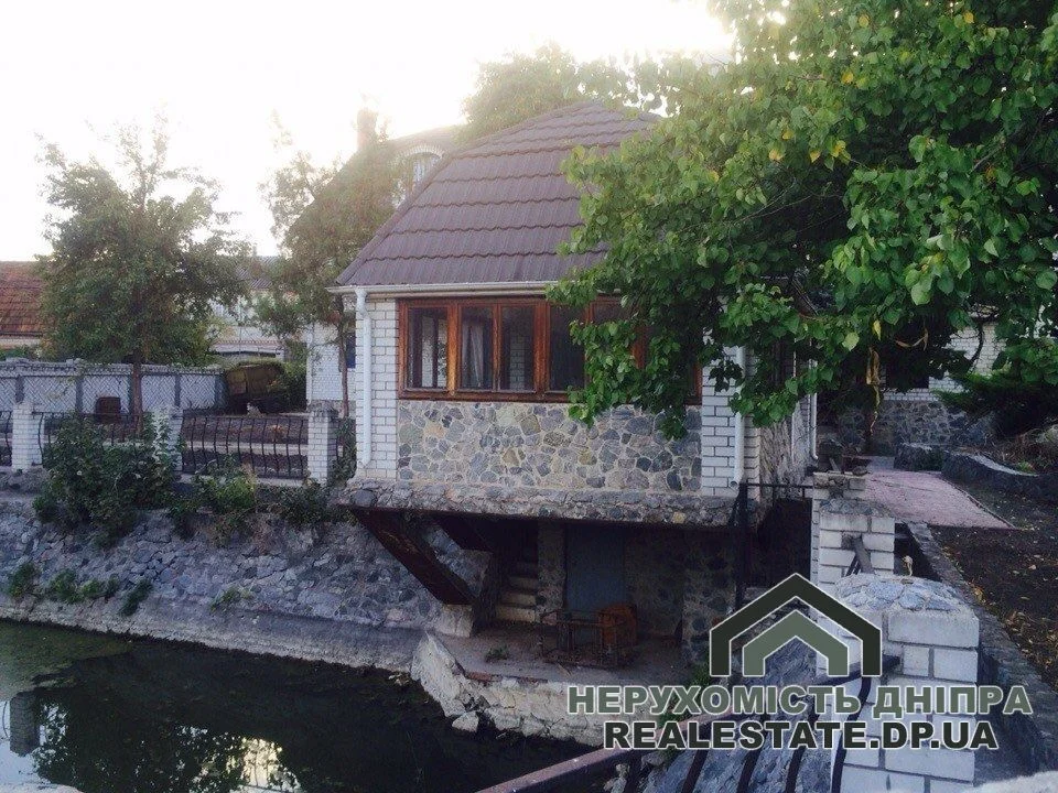 Продам міні отель 3 поверхи 1000 м²  25 соток в садовом товариществе на березі р. Оріль в Обухівці · 1