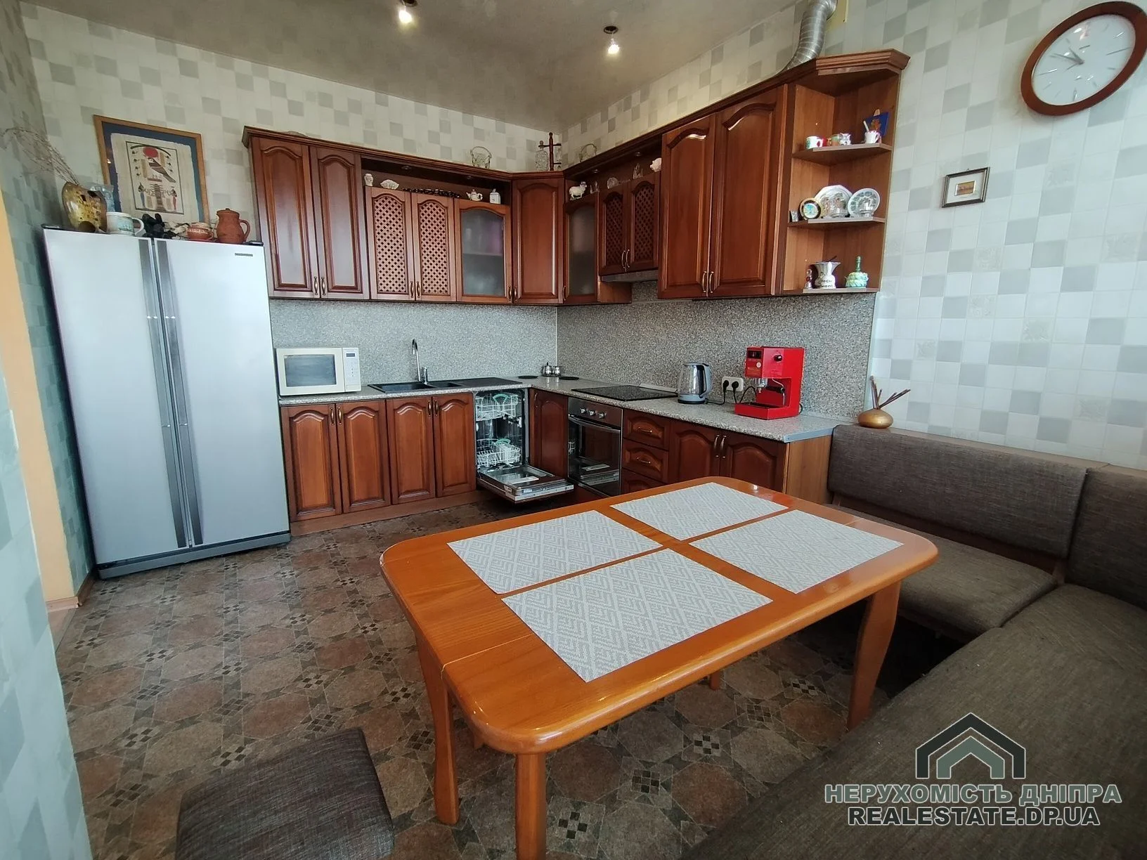 Продам 3-х уровневую квартитру (3 этажа) в центрі пр. Леси Украинки · 3
