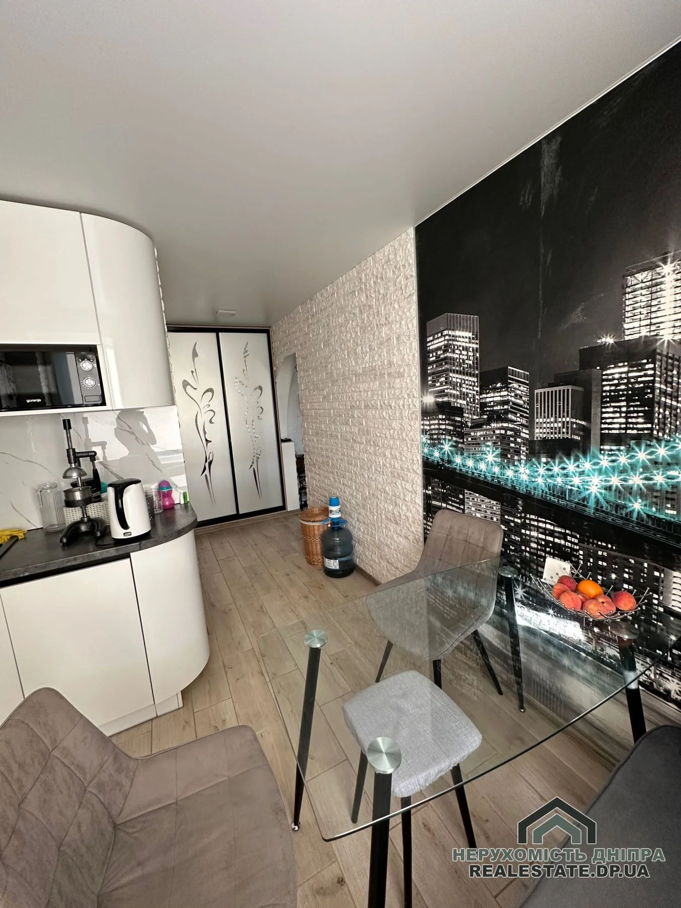 Продам 2к квартиру з ремонтом 54 м² на ж/м Покровский ул. Метростроевская 17 · 4