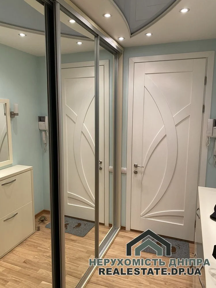 Продам 3 кімнатну квартиру 90 м² на Крутогірний узвіз 9 (вул. Рогальова) вартість разом з гаражем · 4