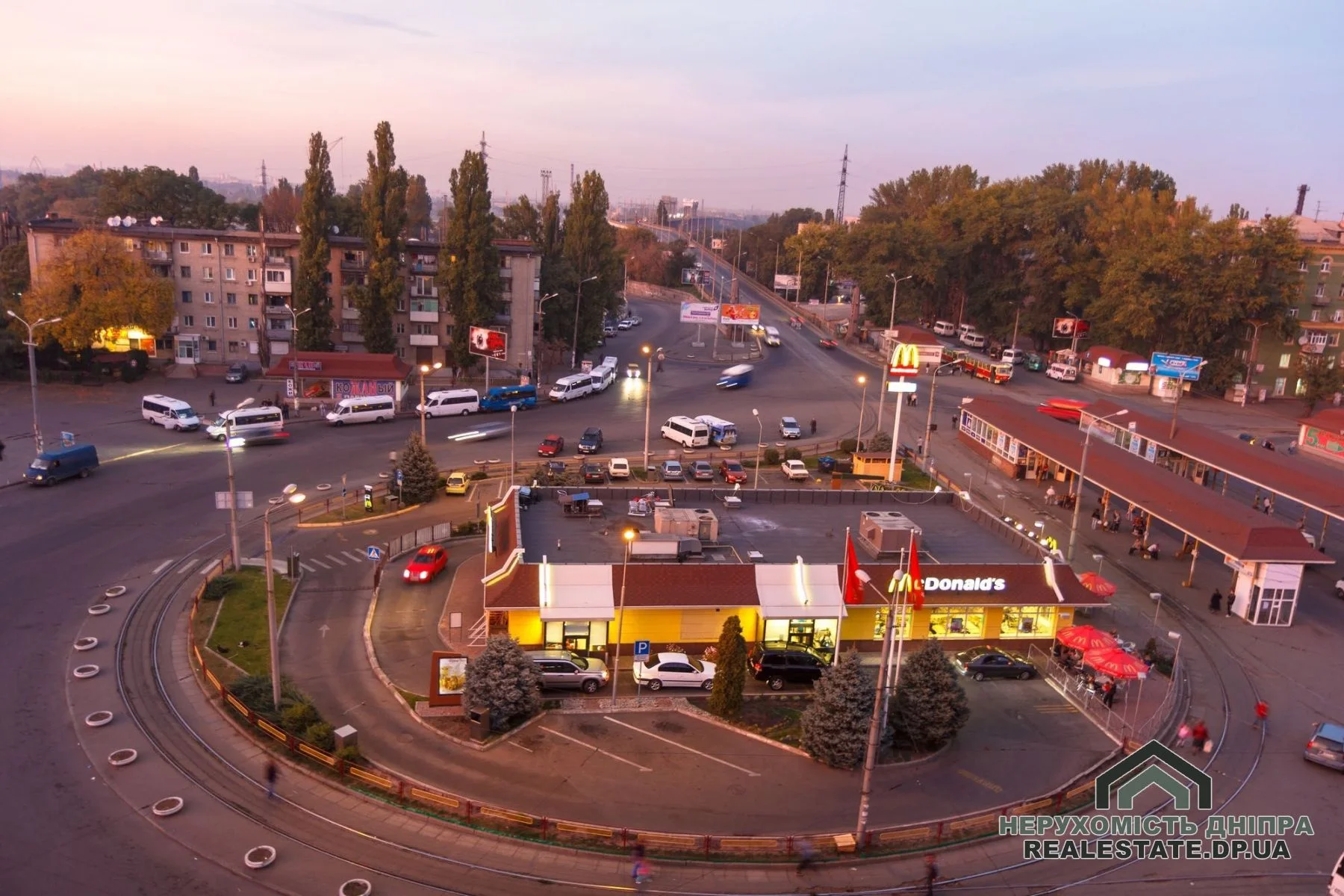 Продам 2 кімнатну квартиру 59 м з гарним розташуванням пл. Старомостовая (Островского) сталінка з власним газовим опаленням · 1